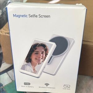 Magnetic Selfie Screen with Wireless Connection
